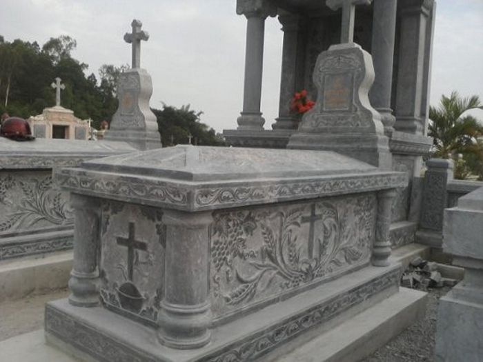 hoa văn mộ đá công giáo, mộ đá công giáo 2 mái