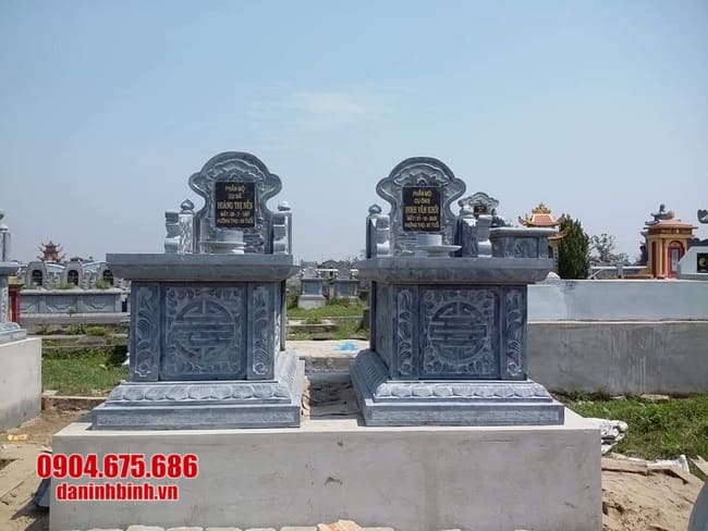 mộ đôi bằng đá tại Quảng Bình