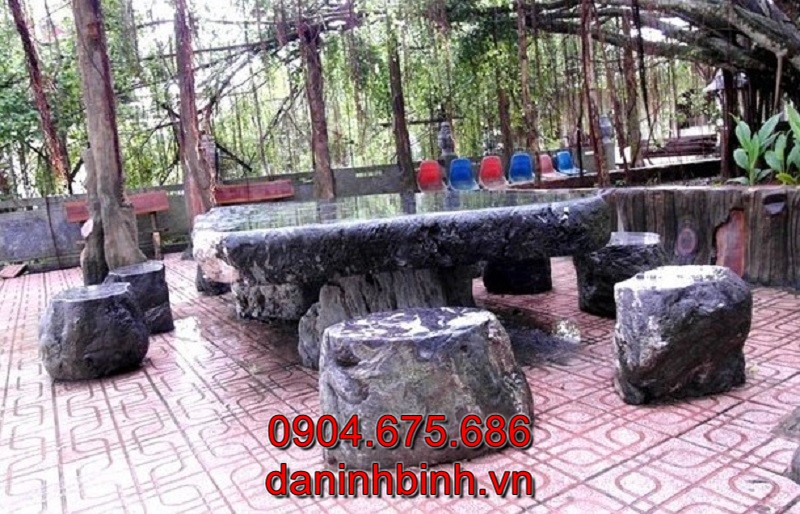 Bàn ghế đá tự nhiên bán tại Ninh Bình có nhiều ưu điểm vượt trội