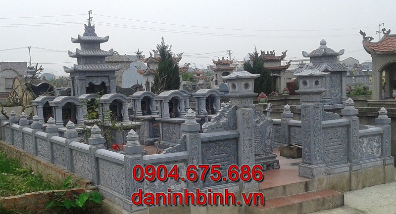 Khu lăng mộ gia đinh, dòng họ là một quần thể công trình kiến trúc tâm linh bao quanh phần mộ của những người đã khuất